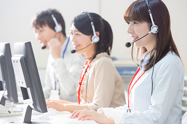 病院で診察を受ける